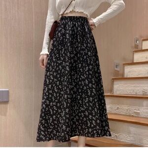 Vintage Talbots Maxi skirt Dark Floral print Dainty Navy Blue Romantic Sz XL